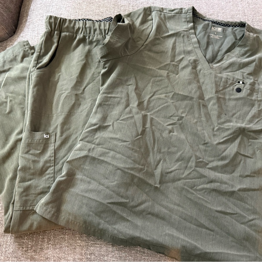 koi Olive Green Medical Scrub Set - V‑Neck Top & Elastic Waist Pants